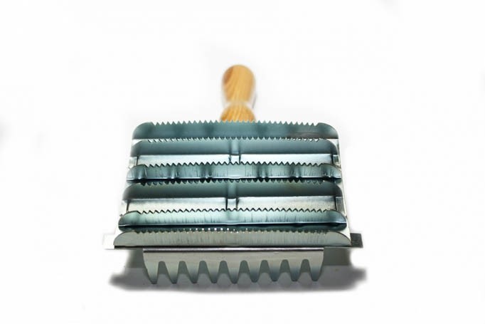 Tesala animale cu maner din lemn